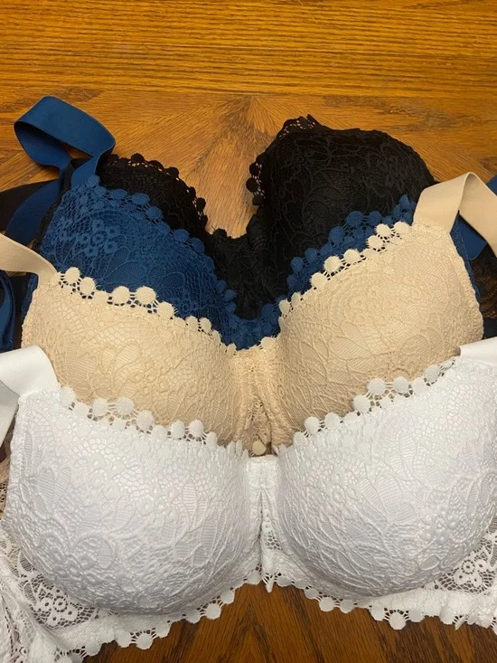 Lace Push-Up Bra Set in White, Cream, Navy, and Black - Picture 2 of 9